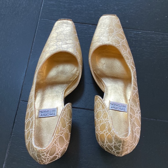 Timothy Hitsman VTG Gold Embossed Heels. Size 6 Medium - Picture 5 of 10